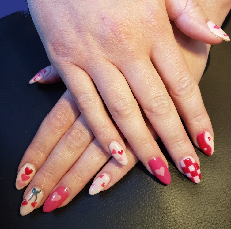 Check out these fantastic VALENTINE’S DAY NAILS!