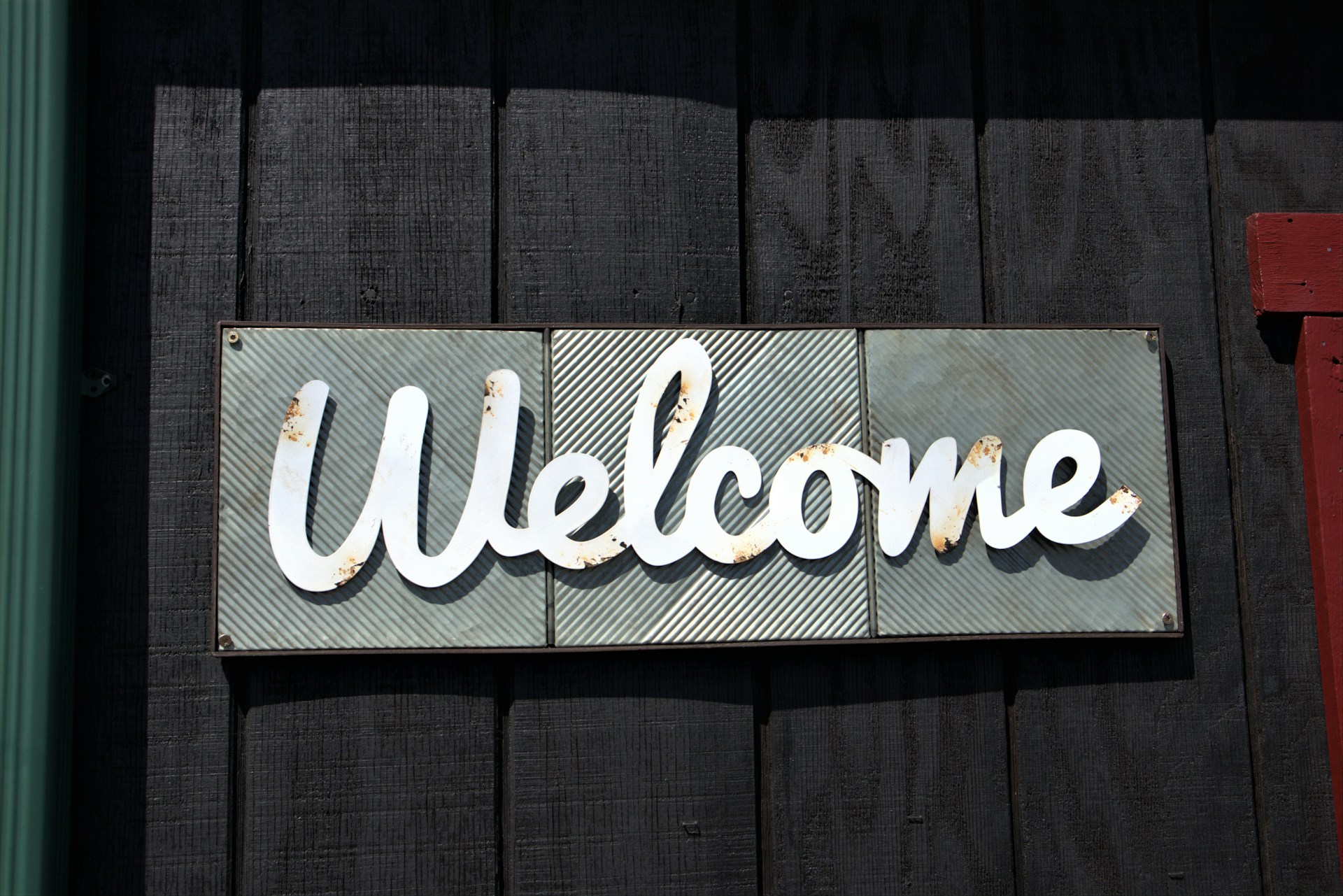 LA-DI-DA welcomes a new Massage Therapist.. Make an appointment with Jason!